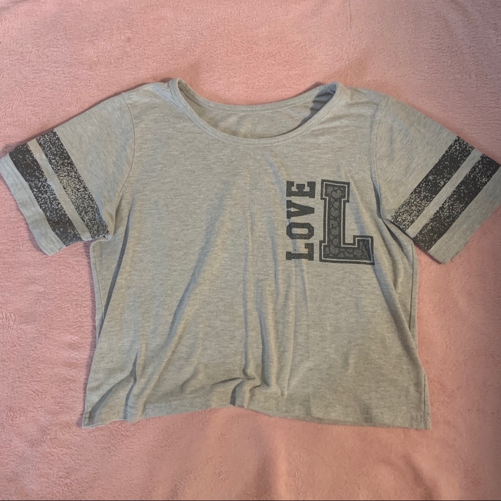 grey croptop